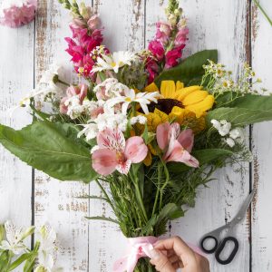 top-view-female-hand-preparing-bouquet-flowers top-view-female-hand-preparing-bouquet-flowers